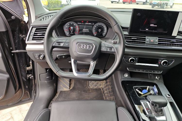 Used Audi Q5L 2023 40T Fashionable and Dynamic Edition Steering Wheel