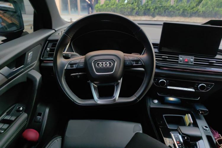 Used Audi Q5L 2023 40T Luxury Dynamic Model Steering Wheel