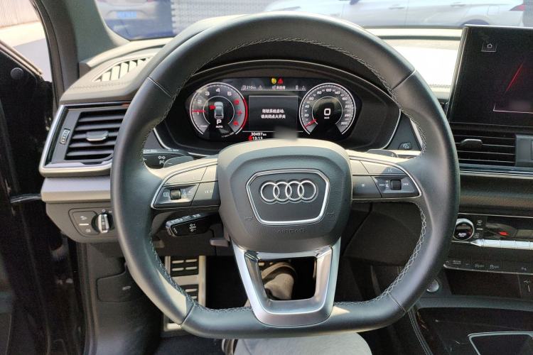 Used Audi Q5L 2023 40T Luxury Dynamic Model Steering Wheel