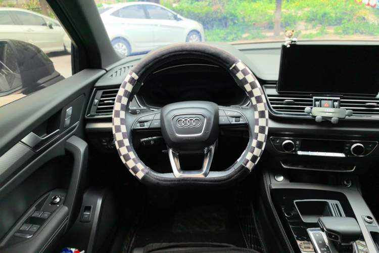 Used Audi Q5L 2023 40T Luxury Dynamic Model Steering Wheel