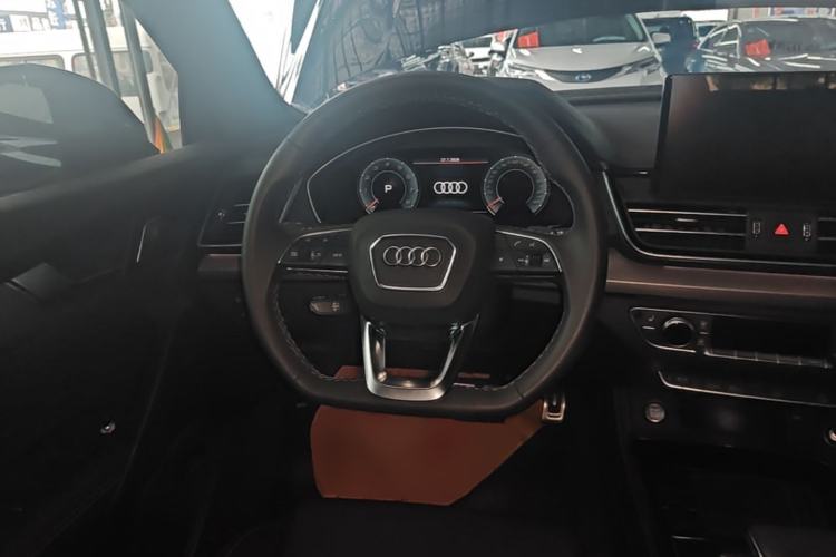 Used Audi Q5L 2023 40T Luxury Dynamic Model Steering Wheel