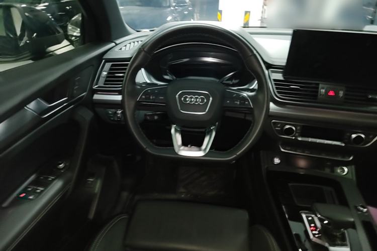 Used Audi Q5L 2023 40T Luxury Dynamic Model Steering Wheel