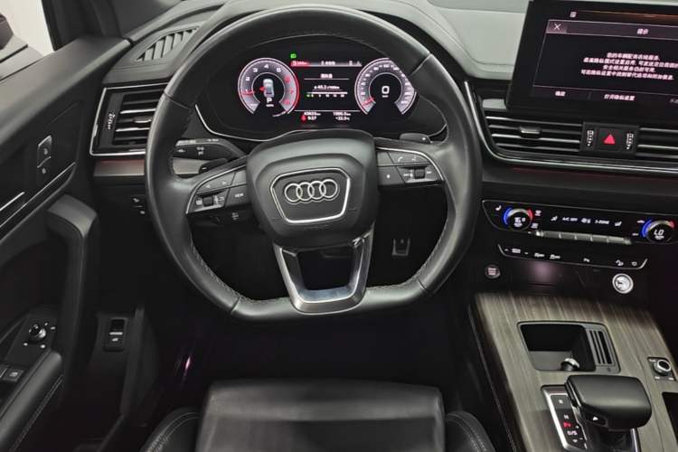 Used Audi Q5L 2023 40T Luxury Dynamic Model Steering Wheel