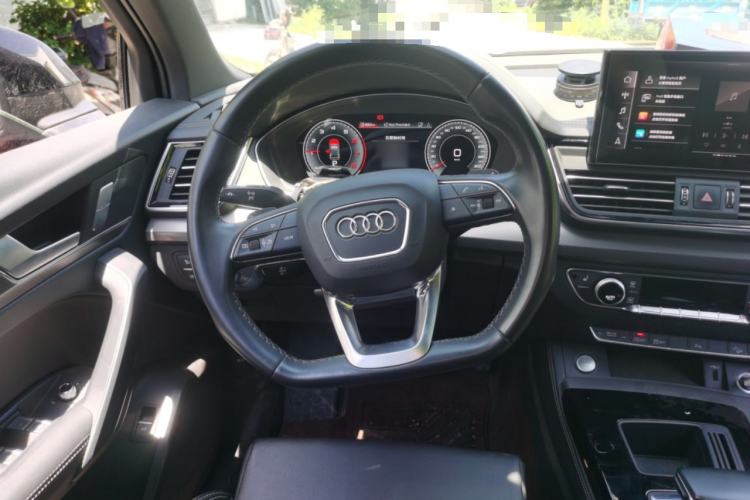 Used Audi Q5L 2023 40T Luxury Dynamic Model Steering Wheel