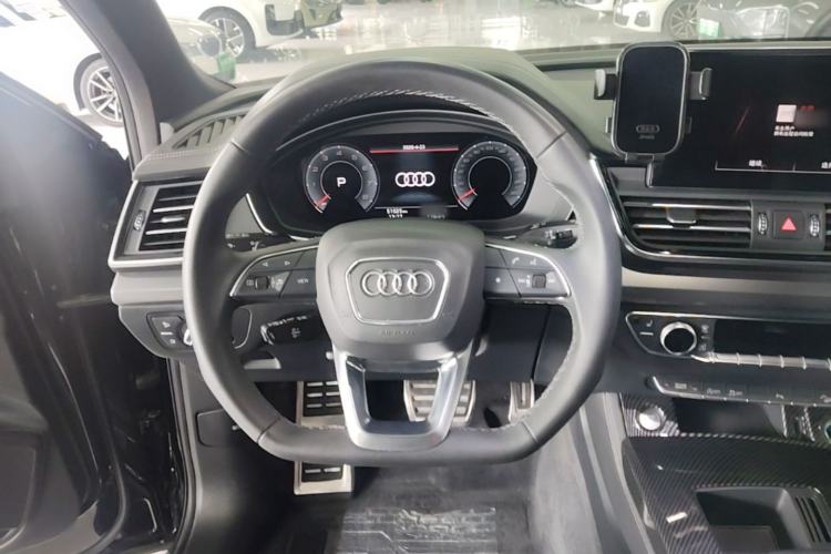 Used Audi Q5L 2023 40T Luxury Dynamic Model Steering Wheel