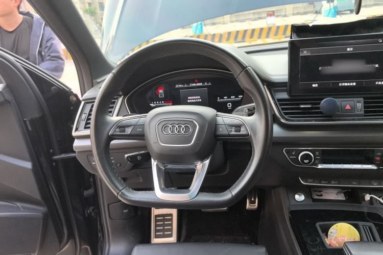 Used Audi Q5L 2023 40T Luxury Dynamic Model Steering Wheel