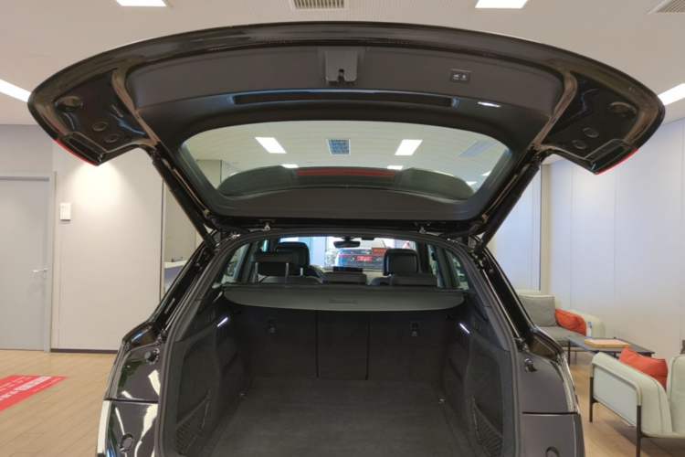 Used Audi Q5L 2023 40T Luxury Dynamic Model Trunk