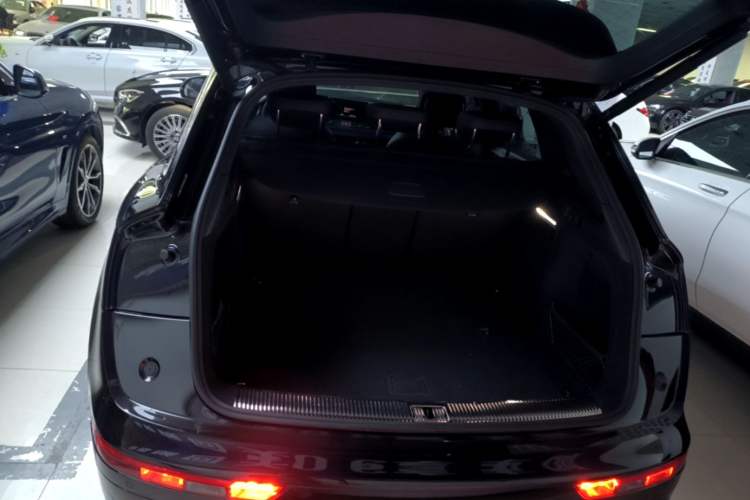 Used Audi Q5L 2023 40T Luxury Dynamic Model Trunk