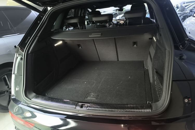 Used Audi Q5L 2023 45T Luxury Dynamic Model Trunk