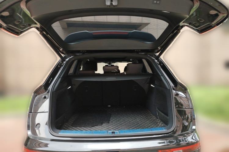 Used Audi Q5L 2023 40T Luxury Dynamic Model Trunk