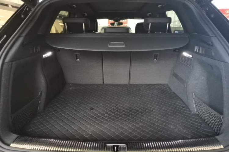 Used Audi Q5L 2023 40T Luxury Dynamic Model Trunk