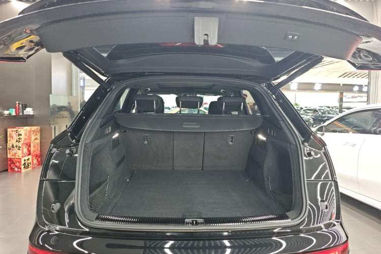 Used Audi Q5L 2023 40T Luxury Dynamic Model Trunk