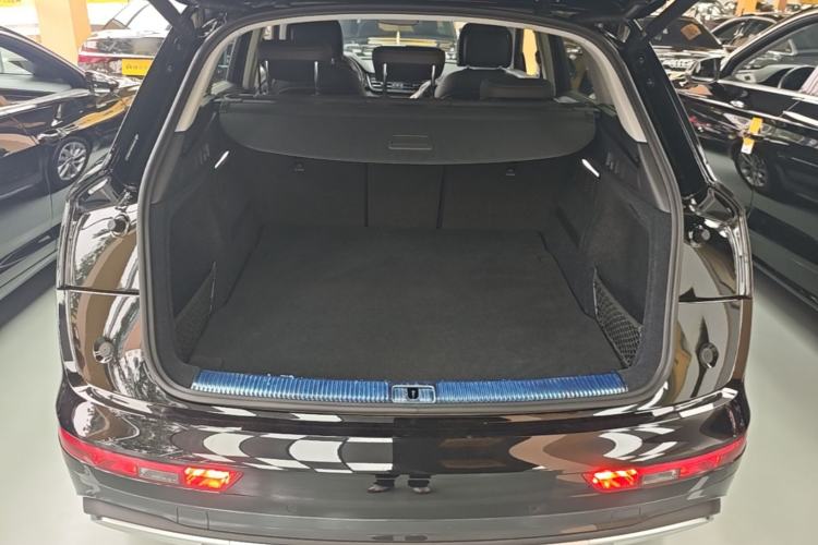 Used Audi Q5L 2023 40T Luxury Elegant Model Trunk