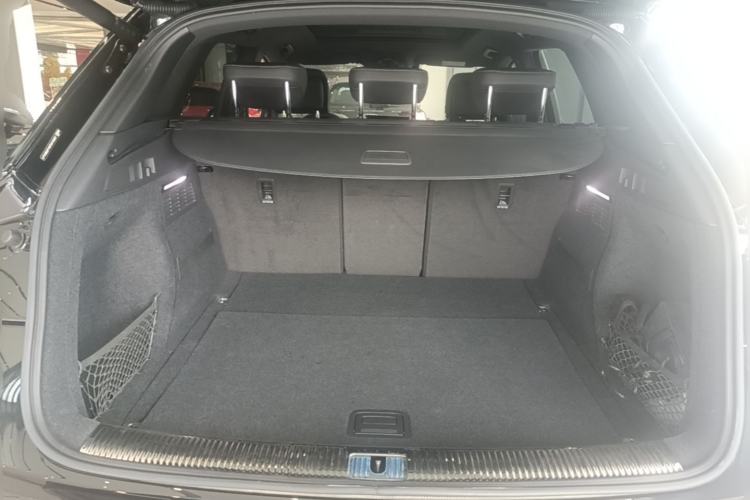 Used Audi Q5L 2023 40T Luxury Dynamic Model Trunk