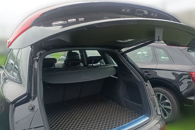 Used Audi Q5L 2023 40T Fashionable and Elegant Version Trunk