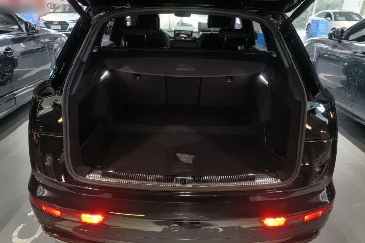 Used Audi Q5L 2023 40T Luxury Dynamic Model Trunk