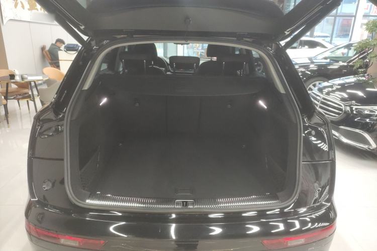 Used Audi Q5L 2023 40T Fashionable and Elegant Version Trunk
