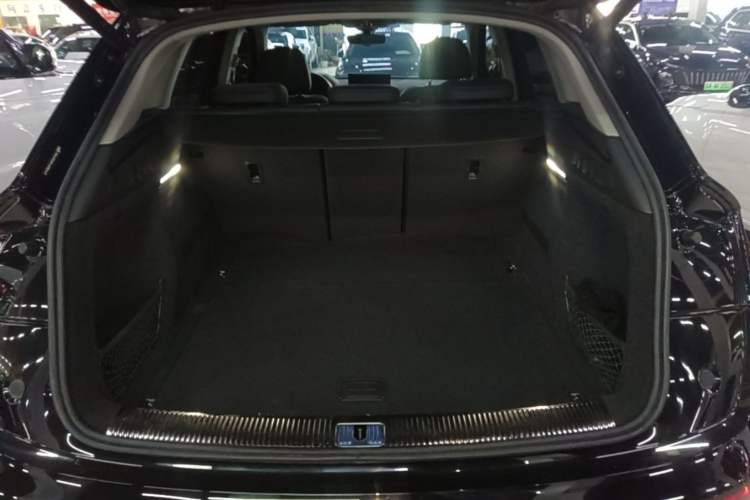 Used Audi Q5L 2023 40T Fashionable and Dynamic Edition Trunk