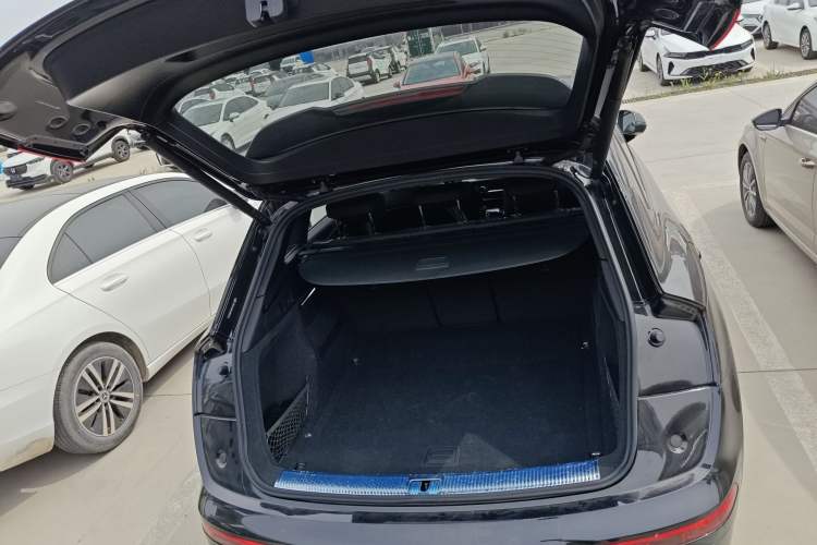 Used Audi Q5L 2023 40T Luxury Dynamic Model Trunk