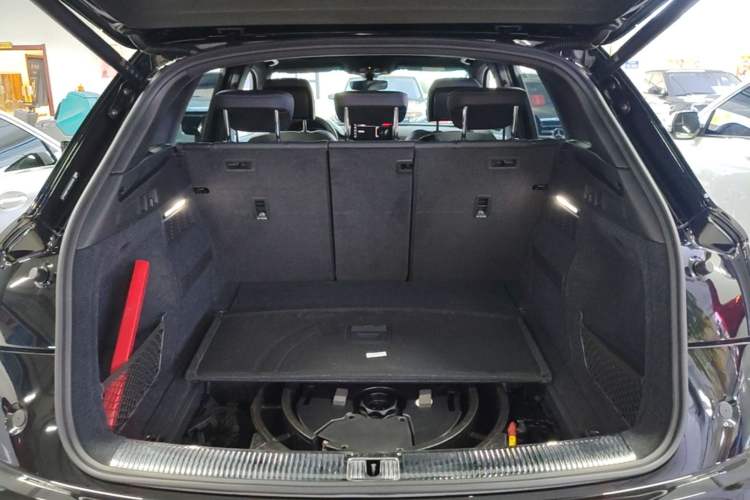Used Audi Q5L 2023 40T Luxury Dynamic Model Trunk