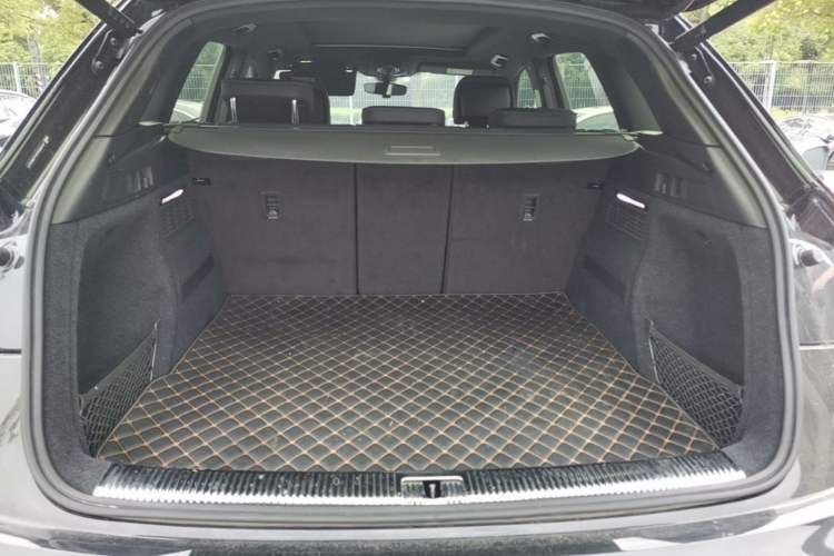 Used Audi Q5L 2023 40T Luxury Dynamic Model Trunk