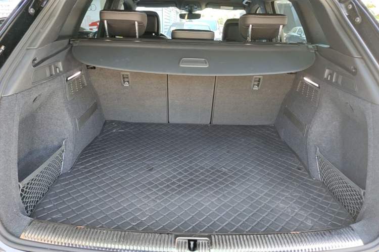 Used Audi Q5L 2023 40T Luxury Dynamic Model Trunk
