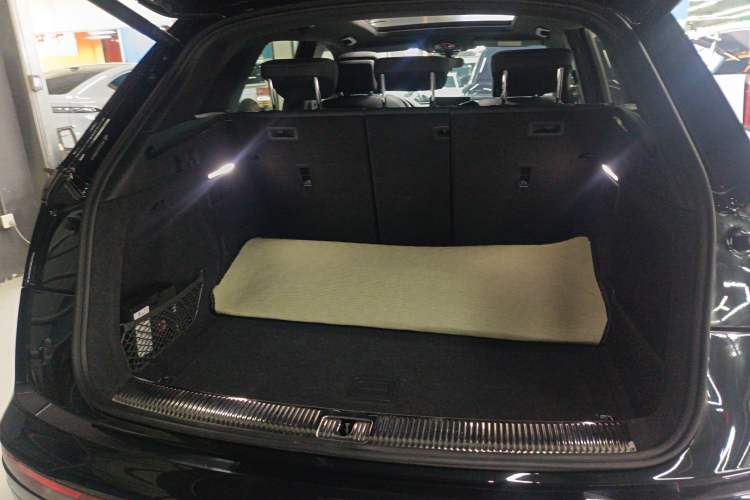 Used Audi Q5L 2023 40T Luxury Dynamic Model Trunk