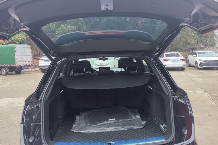 Used Audi Q5L 2023 40T Luxury Dynamic Model Trunk