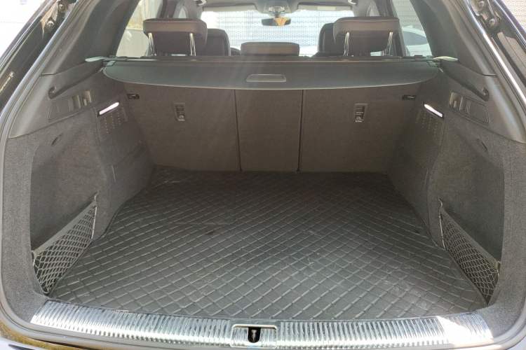 Used Audi Q5L 2023 40T Luxury Dynamic Model Trunk