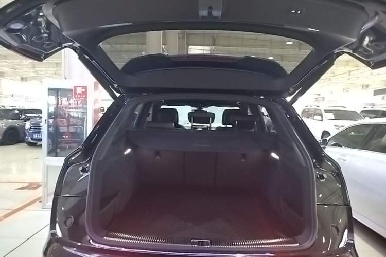 Used Audi Q5L 2023 40T Luxury Dynamic Model Trunk