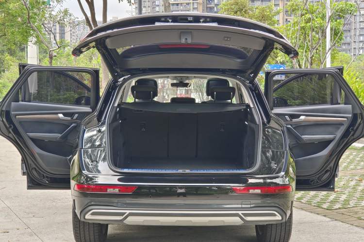 Used Audi Q5L 2023 40T Luxury Elegant Model Trunk