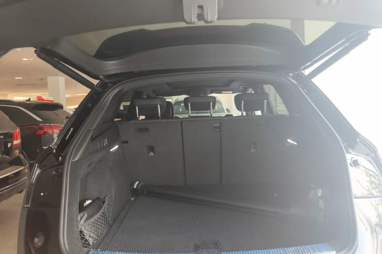 Used Audi Q5L 2023 40T Luxury Dynamic Model Trunk