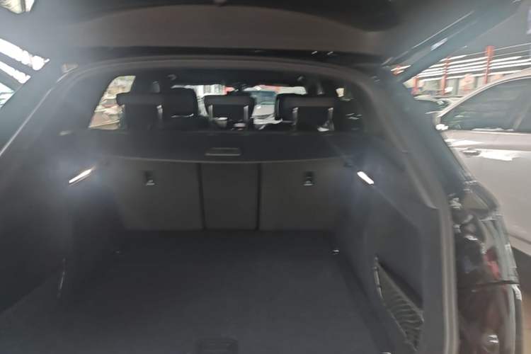 Used Audi Q5L 2023 40T Luxury Dynamic Model Trunk