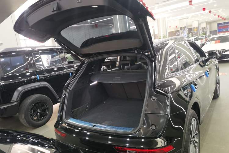 Used Audi Q5L 2023 40T Luxury Dynamic Model Trunk