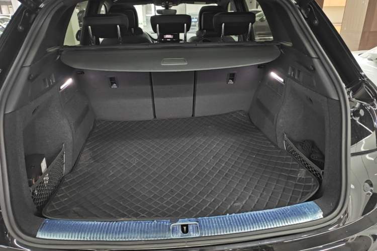 Used Audi Q5L 2023 40T Luxury Dynamic Model Trunk