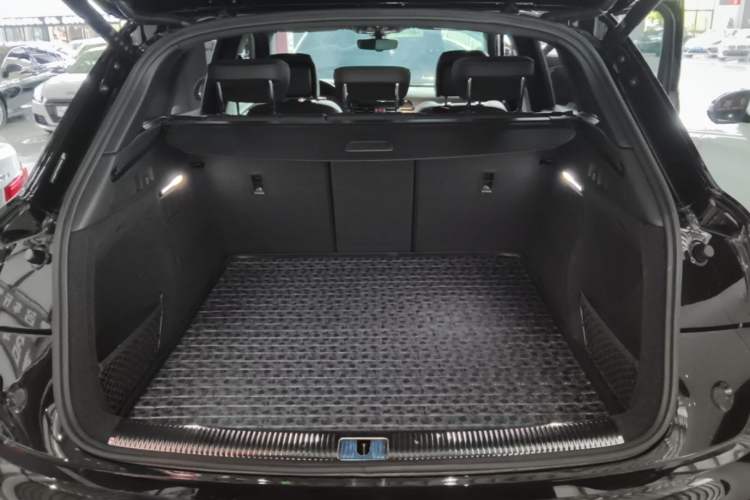 Used Audi Q5L 2023 40T Luxury Dynamic Model Trunk