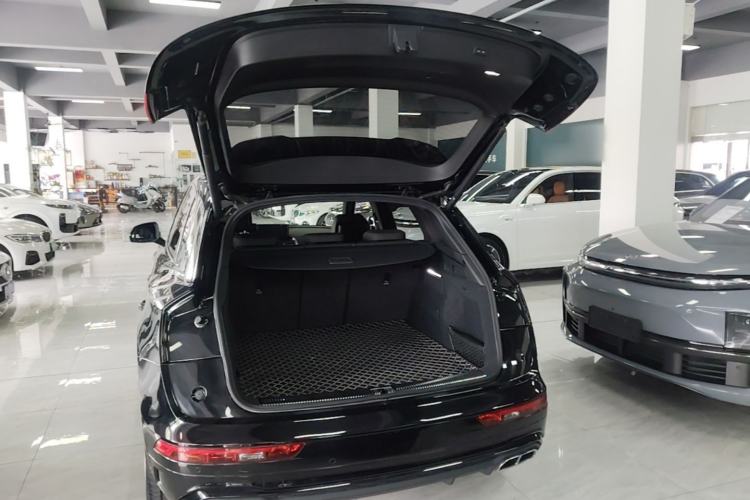 Used Audi Q5L 2023 40T Luxury Dynamic Model Trunk