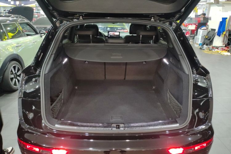 Used Audi Q5L 2023 40T Luxury Dynamic Model Trunk