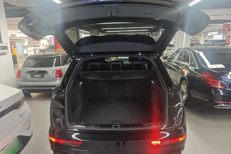 Used Audi Q5L 2023 40T Luxury Dynamic Model Trunk