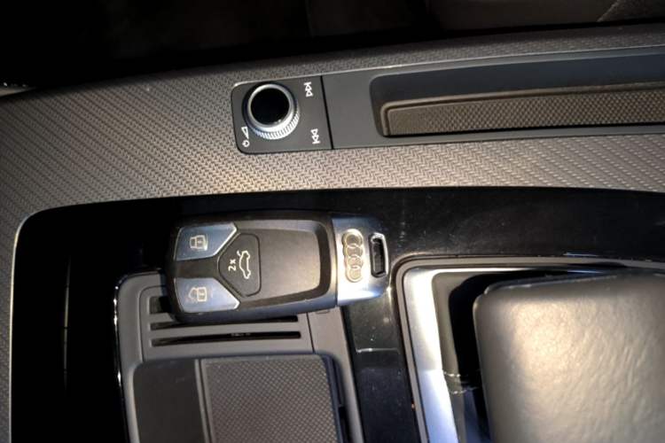 Used Audi Q5L 2023 40T Luxury Dynamic Model Vehicle Key