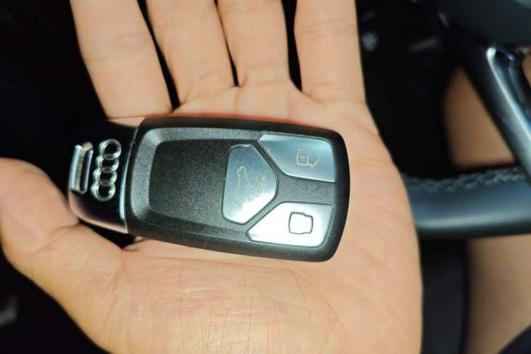 Used Audi Q5L 2023 40T Luxury Dynamic Model Vehicle Key