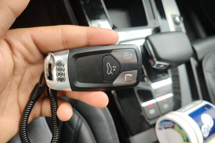 Used Audi Q5L 2023 40T Fashionable and Dynamic Edition Vehicle Key