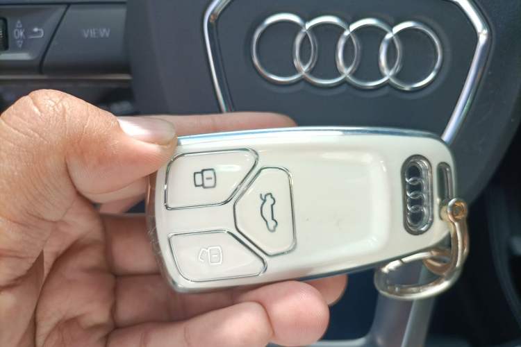 Used Audi Q5L 2023 40T Luxury Dynamic Model Vehicle Key