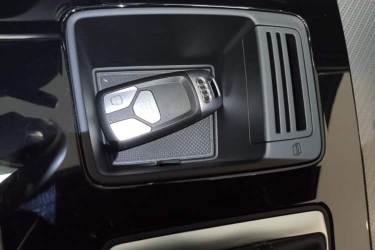 Used Audi Q5L 2023 40T Luxury Dynamic Model Vehicle Key