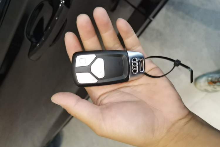 Used Audi Q5L 2023 40T Luxury Dynamic Model Vehicle Key