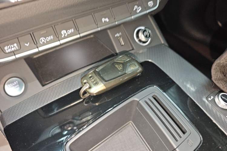 Used Audi Q5L 2023 40T Luxury Dynamic Model Vehicle Key