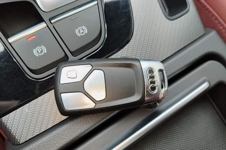 Used Audi Q5L 2023 40T Luxury Dynamic Model Vehicle Key
