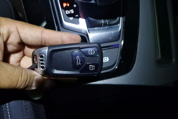 Used Audi Q5L 2023 40T Luxury Dynamic Model Vehicle Key
