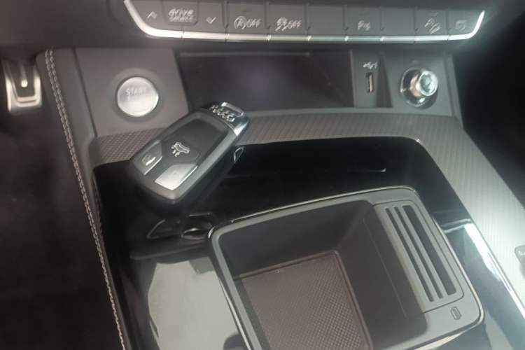 Used Audi Q5L 2023 40T Luxury Dynamic Model Vehicle Key