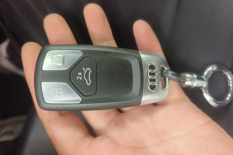 Used Audi Q5L 2023 40T Luxury Dynamic Model Vehicle Key